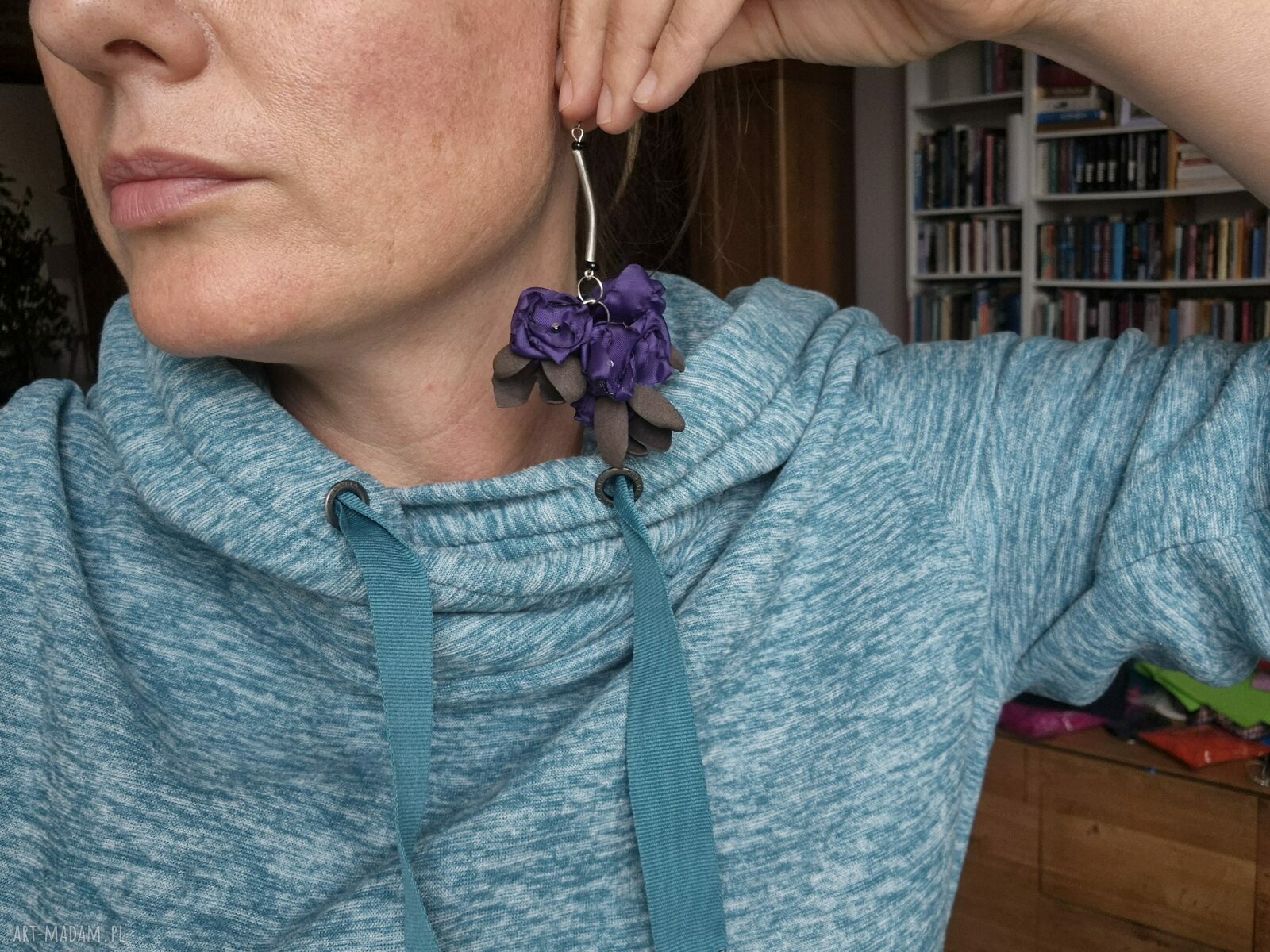 Lekkie, wyraziste kolczyki kwiatowe Boho Folk Frida - brązowo-niebieskie