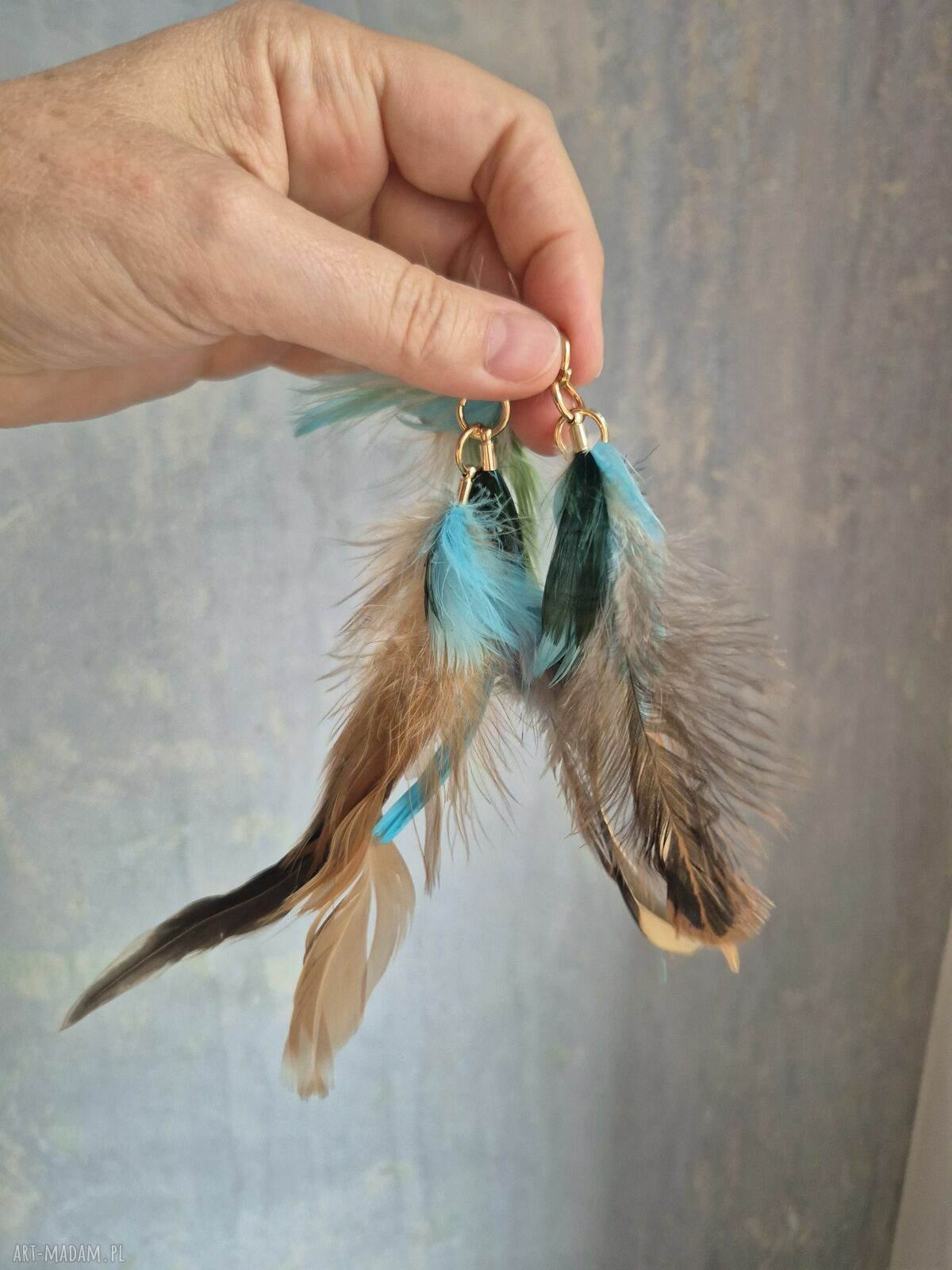 Kolorowe klipsy z piórami - lekkie kolczyki boho