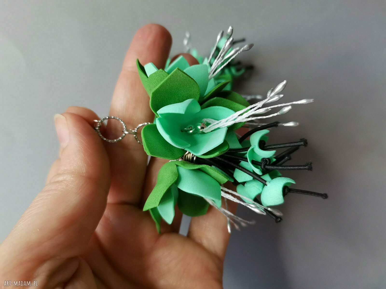 Lekkie kolczyki boho pistacjowe kwiaty w seledynowym kolorze - Ruda Klara