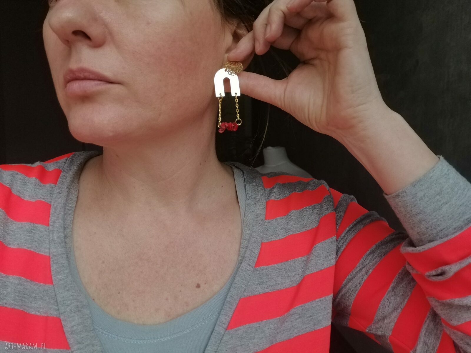 Lekkie kolczyki z koralem - boho prezent dla niej