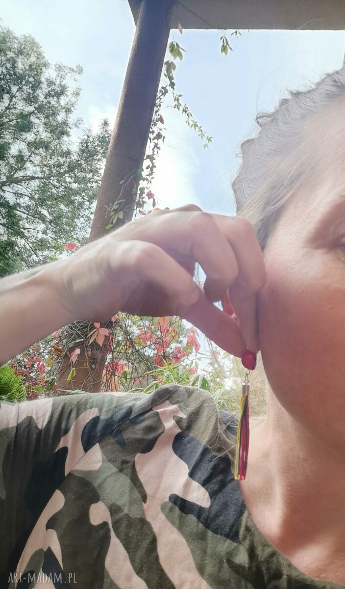 Lekkie klipsy boho z czaszką - rękodzieło, które robi wrażenie