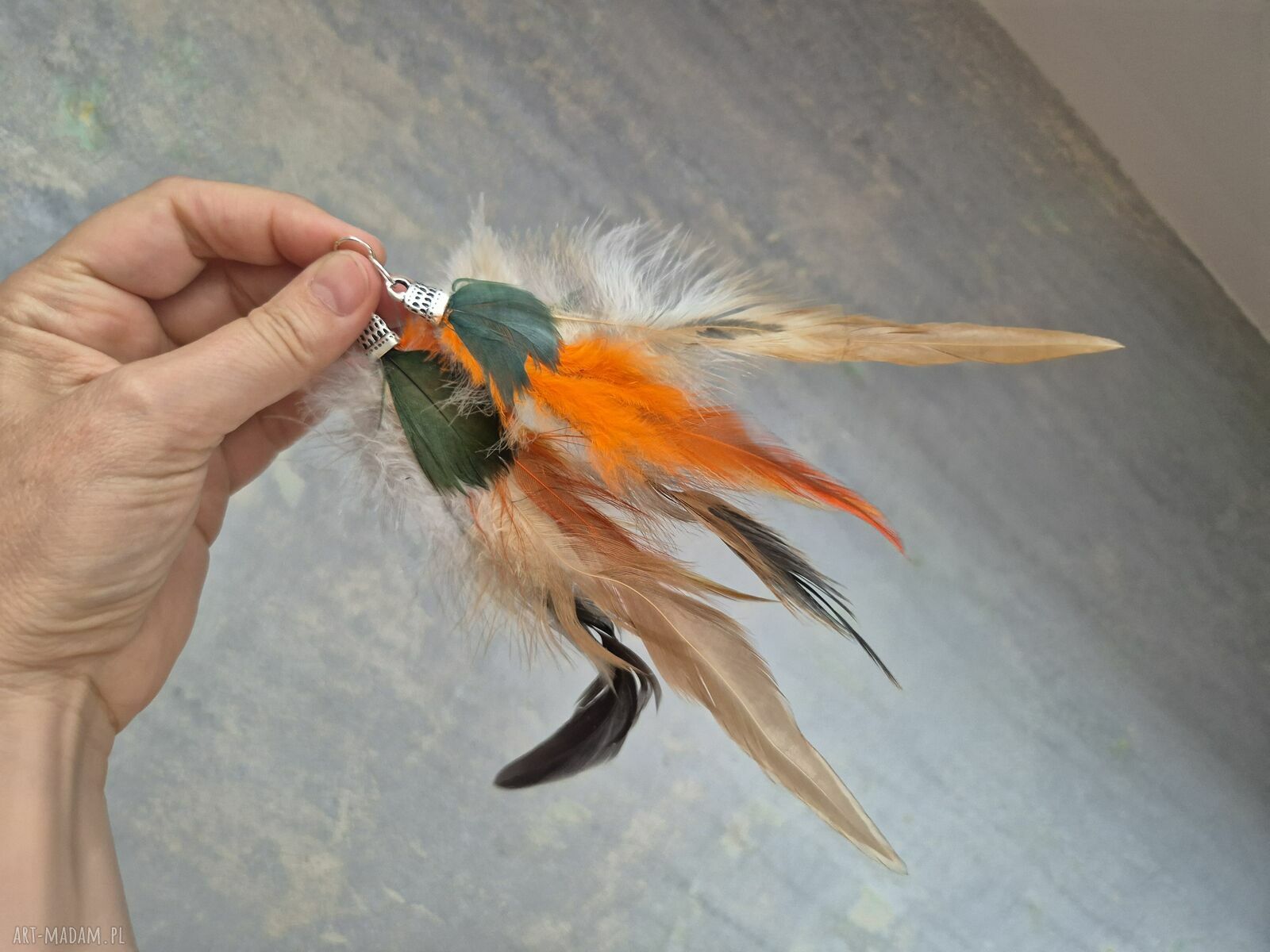 Lekkie klipsy z piórami w kolorach boho
