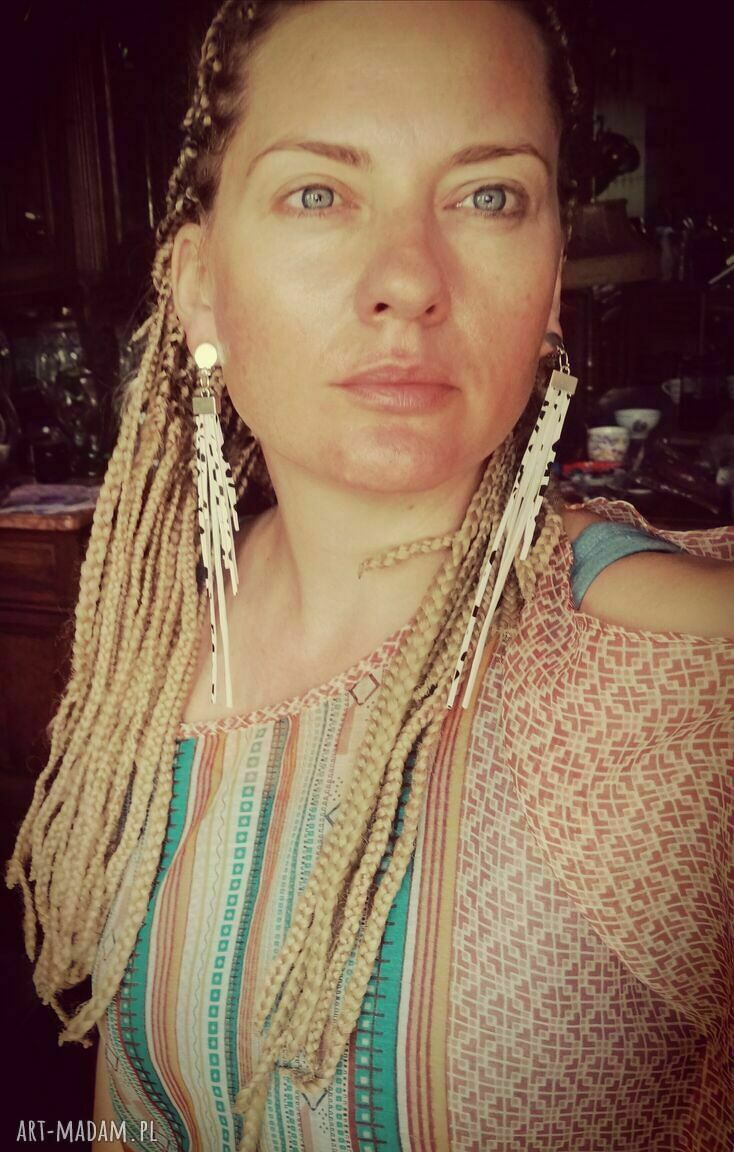 Długie lekkie nakrapiane klipsy boho – ręcznie robione