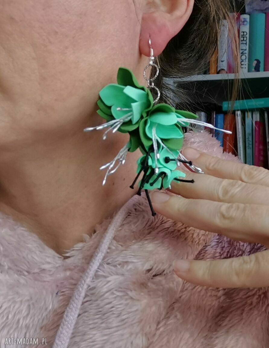 Lekkie kolczyki boho pistacjowe kwiaty w seledynowym kolorze - Ruda Klara
