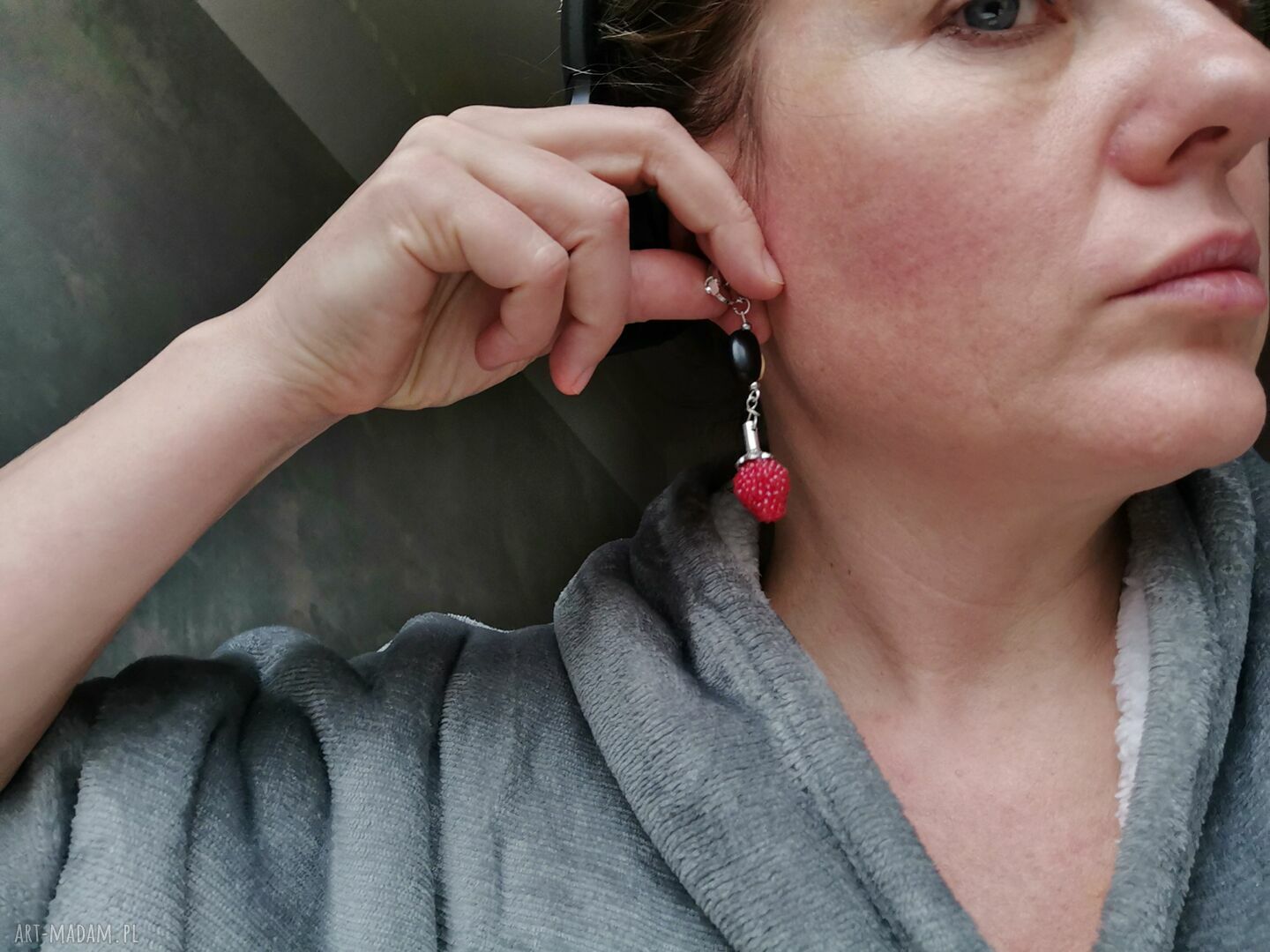 Klipsy Boho Folk „Pocałuj mnie w poziomkę” - Frida, lekkie i z żółtymi chwostami