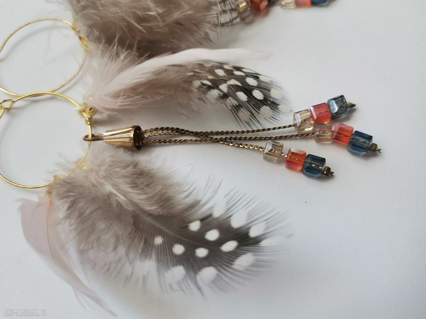 Kolczyki lekkie pióra boho i folk - Frida, które dodają lekkości stylizacji