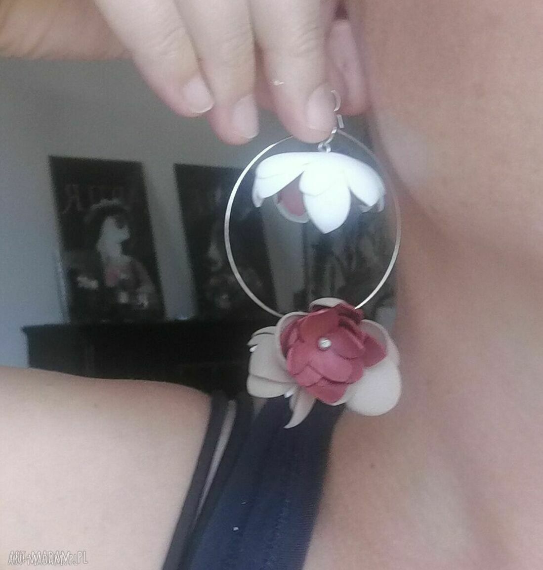 Lekkie klipsy kwiatowe boho folk - kolorowe pióra i etno kwiaty (box x1)