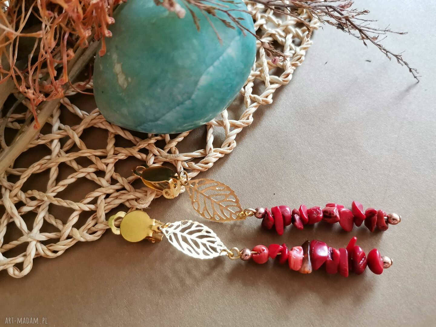 Lekkie klipsy z koralem - boho frędzle Ruda Klara