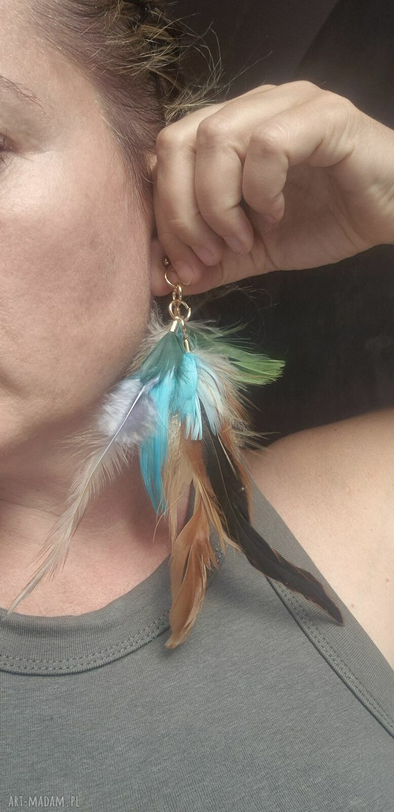 Kolorowe klipsy z piórami - lekkie kolczyki boho