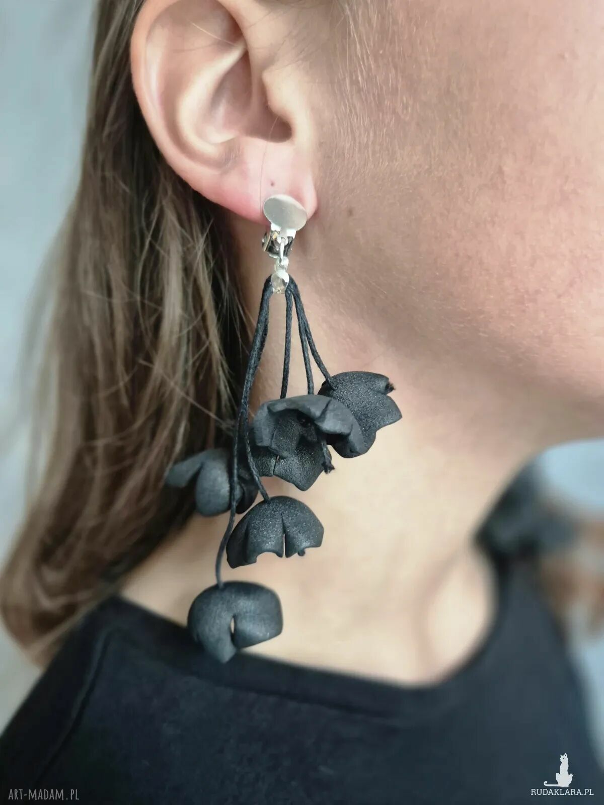 Klipsy lekkie kwiaty czarne - handmade Ruda Klara