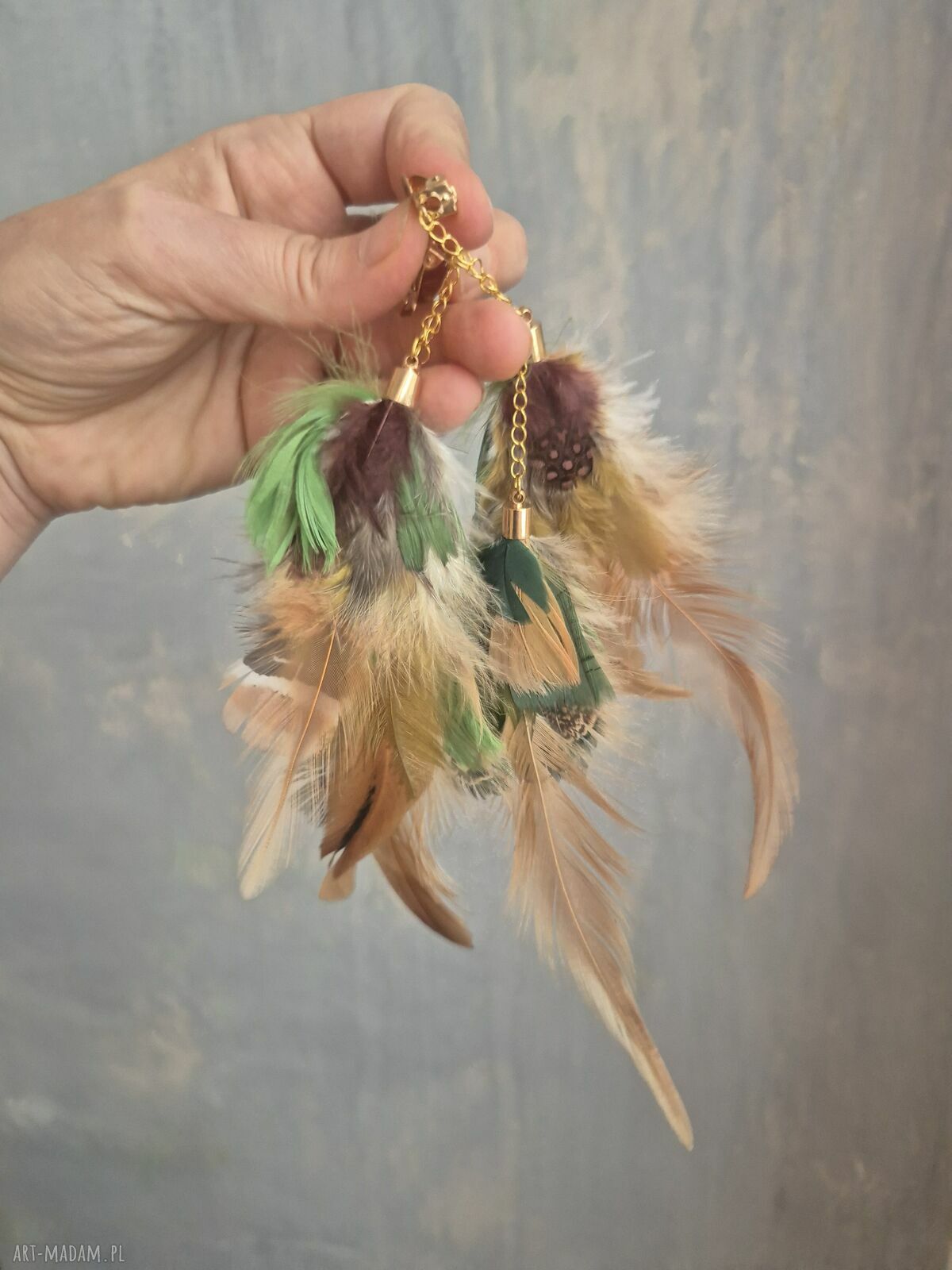Lekkie klipsy z piórami w stylu boho