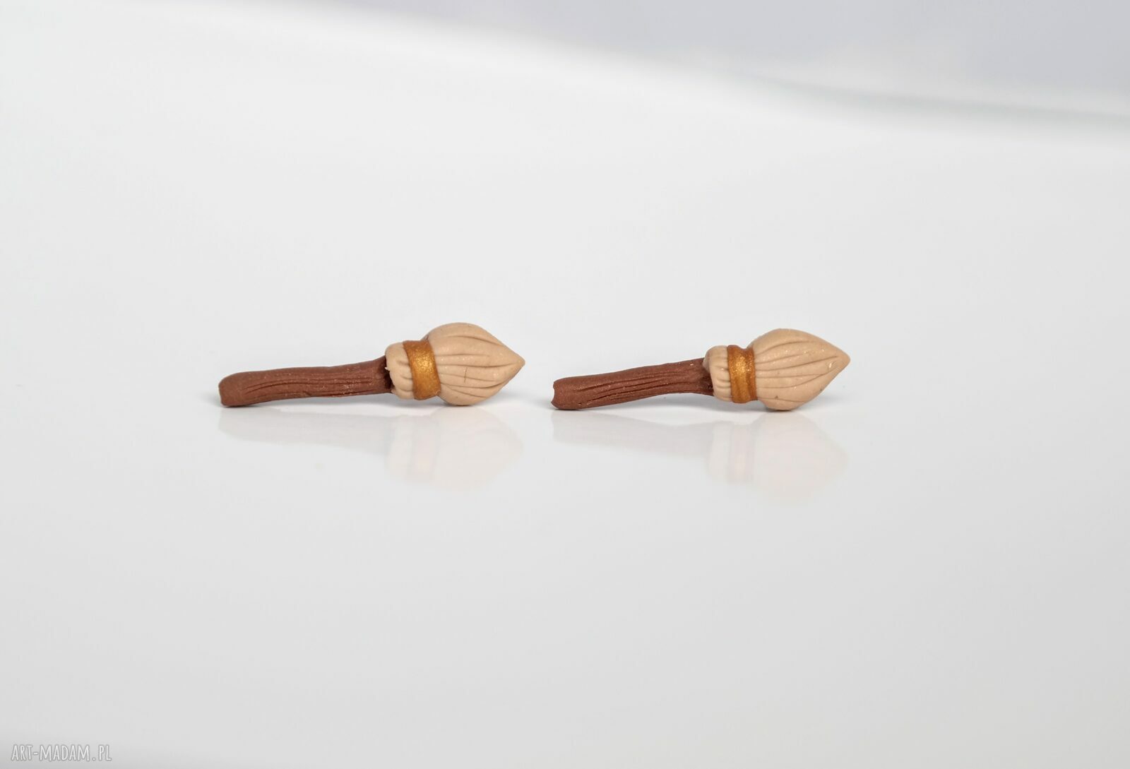 Lekkie miotły czarownicy - minimalistyczne kolczyki handmade na Halloween (22x7 mm)