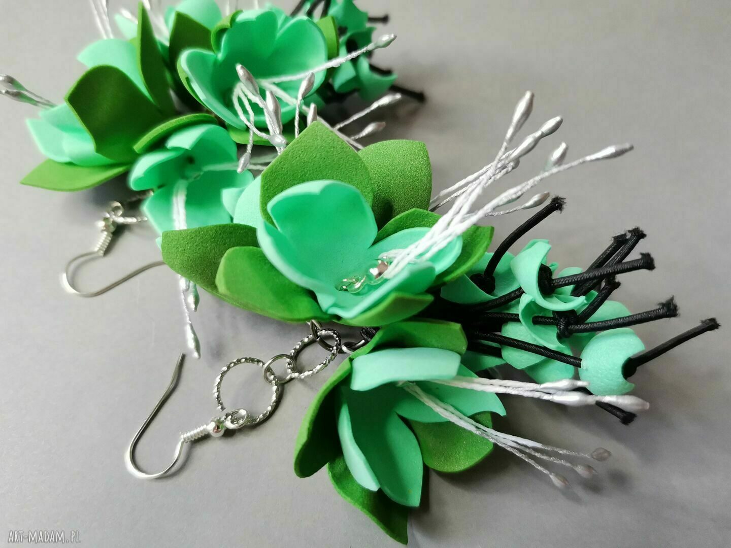 Lekkie kolczyki boho pistacjowe kwiaty w seledynowym kolorze - Ruda Klara