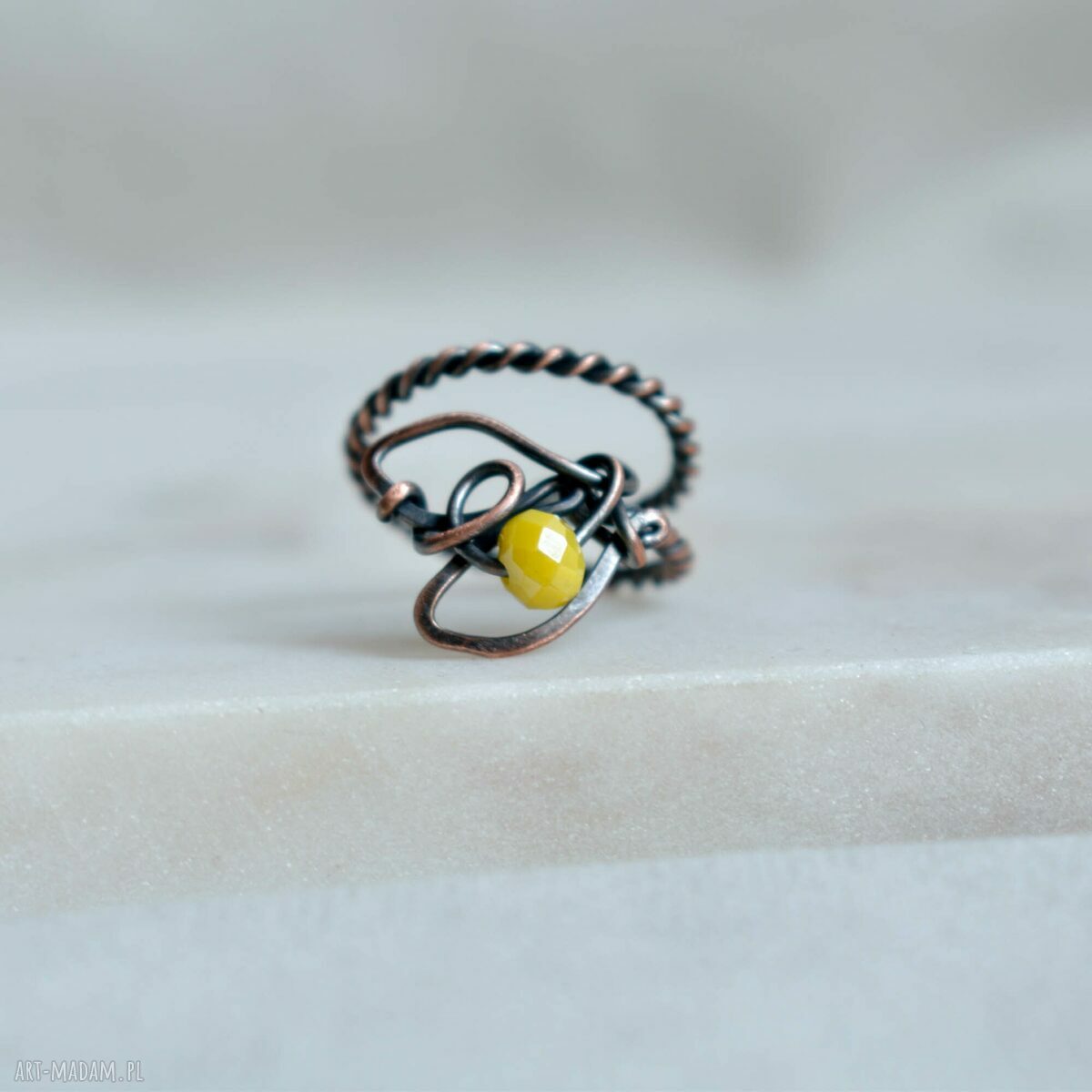 Lemon - pierścionek ze szklaną kryształową cytryną z Pracowni Miedzi (spiralny)
