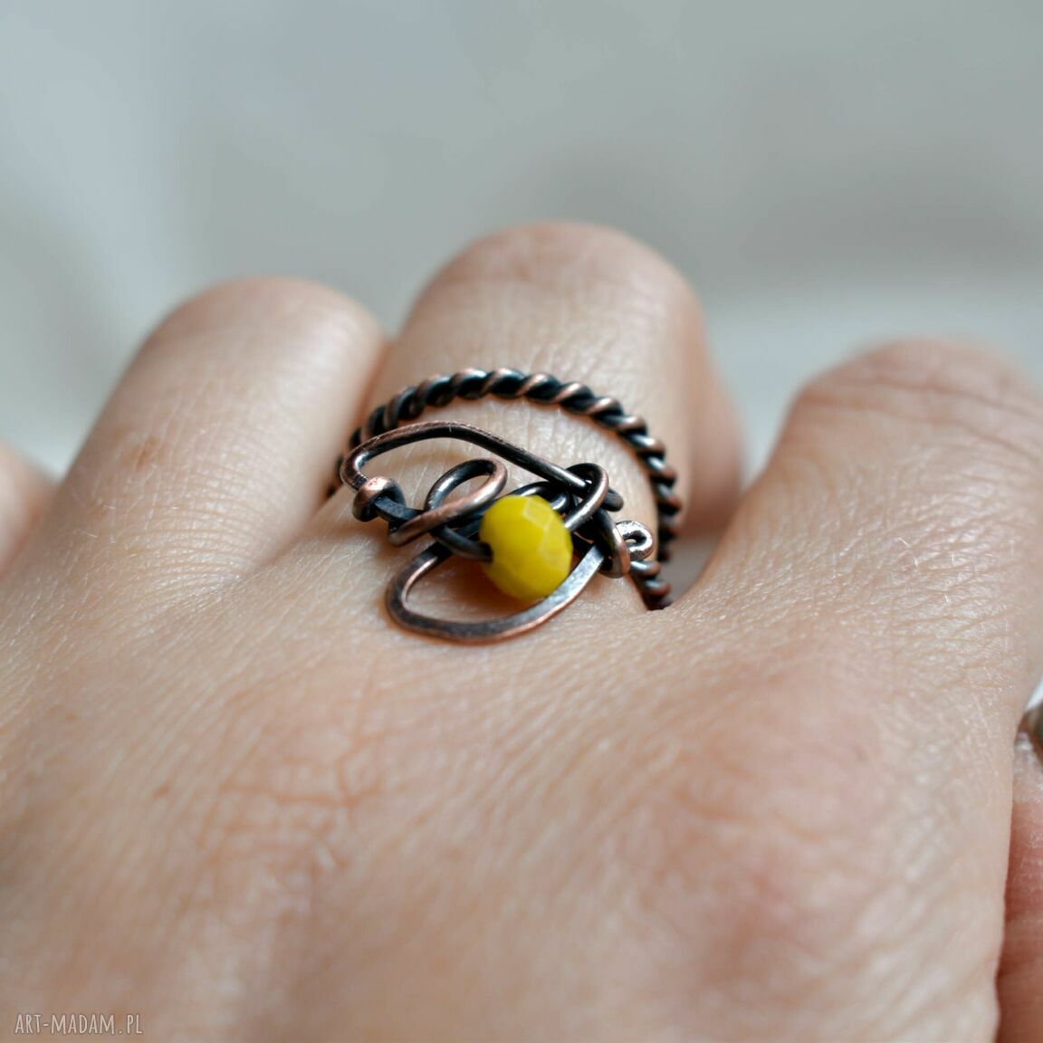 Lemon - pierścionek ze szklaną kryształową cytryną z Pracowni Miedzi (spiralny)