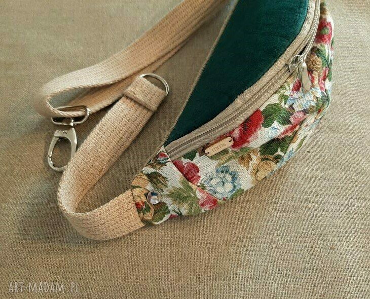 Nerka róże na białym z zielonym HandMade