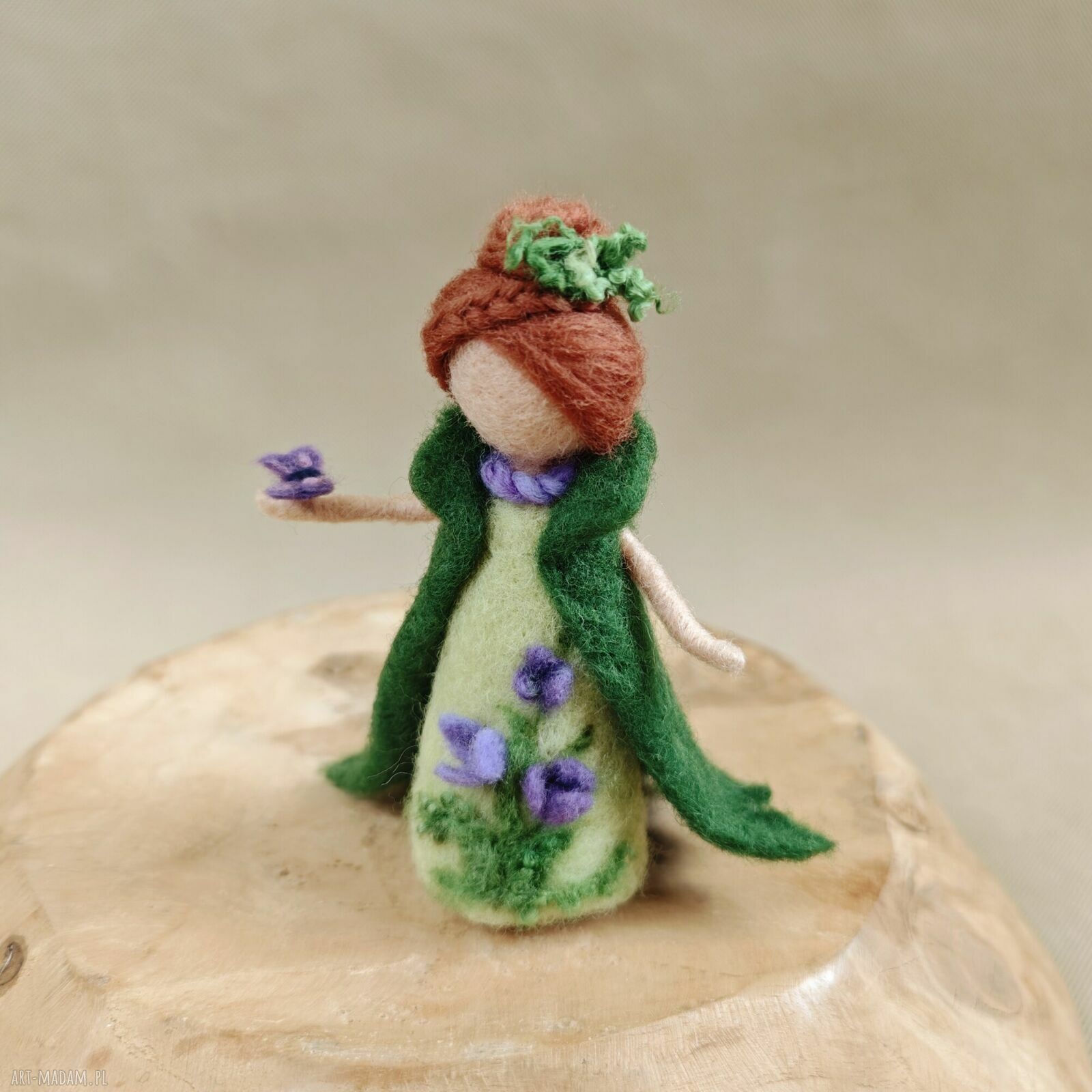 Leśna wróżka z wełny czesankowej - filcowana figurka inspirowana Waldorf
