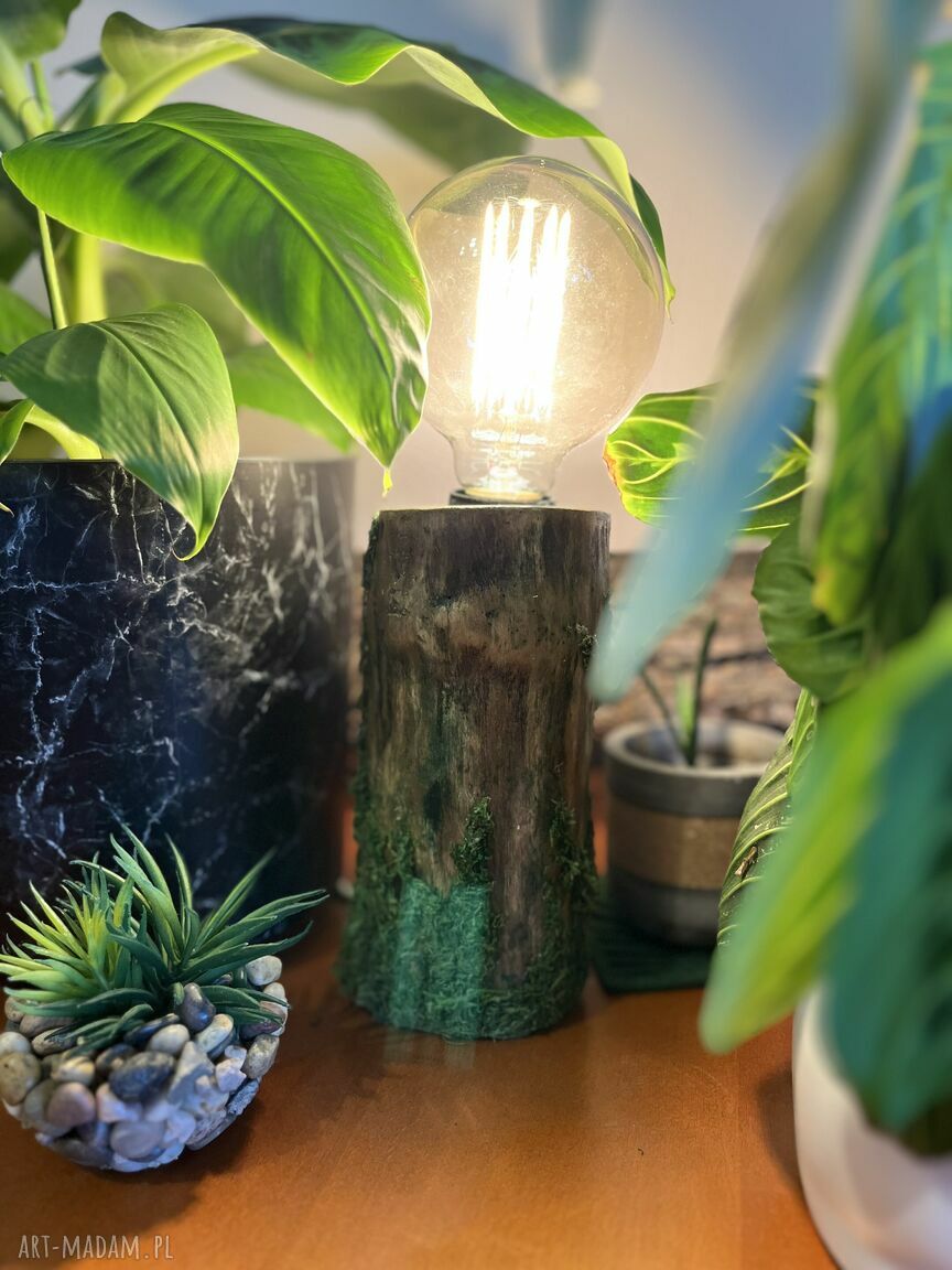 Leśna lampka nocna retro z mchem - jesienny klimat w Twoim domu