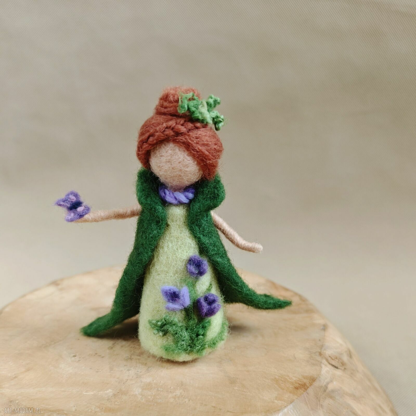 Leśna wróżka z wełny czesankowej - filcowana figurka inspirowana Waldorf