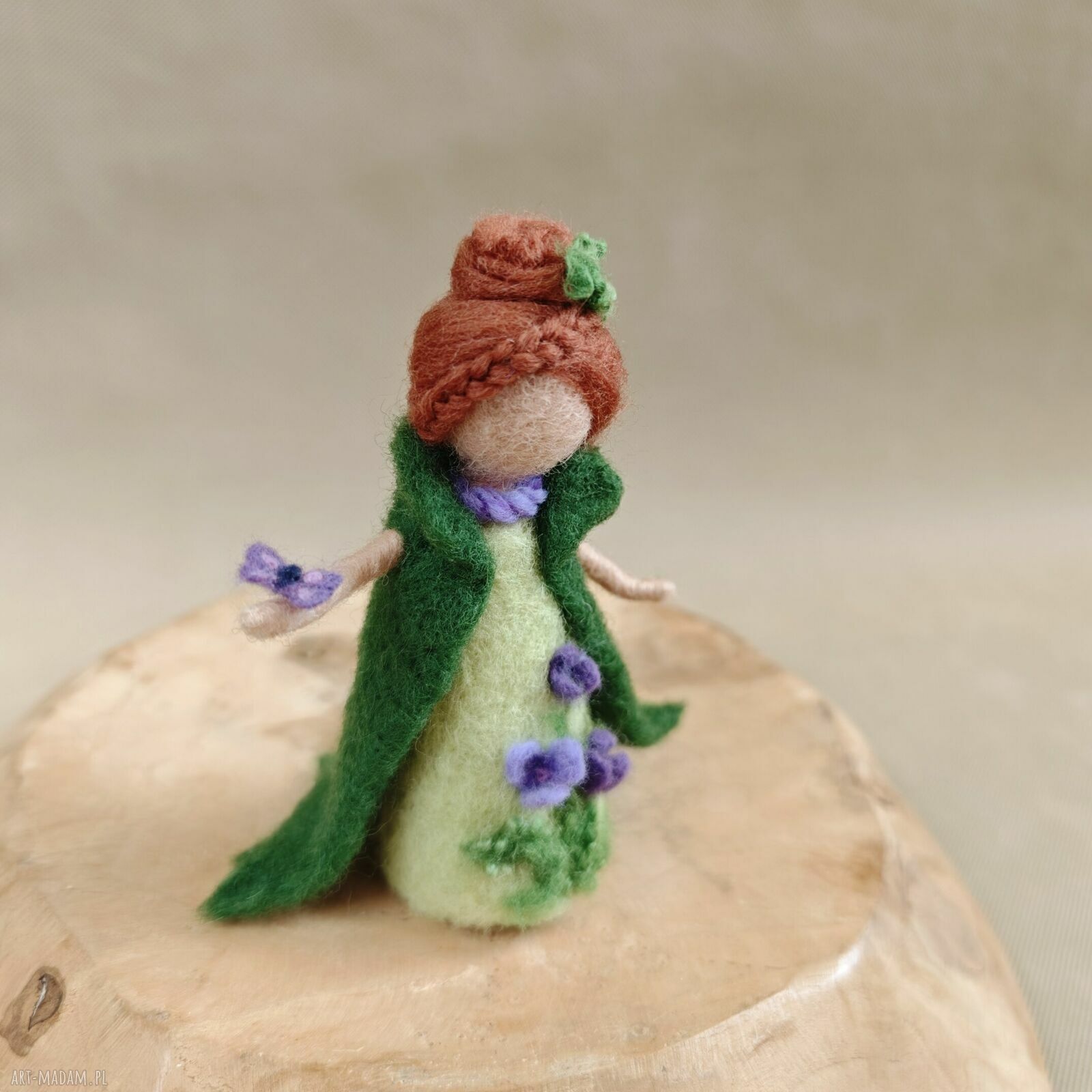 Leśna wróżka z wełny czesankowej - filcowana figurka inspirowana Waldorf