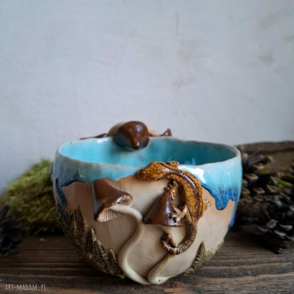 Kubek ceramiczny Leśne źródło z grzybami i jaszczurką