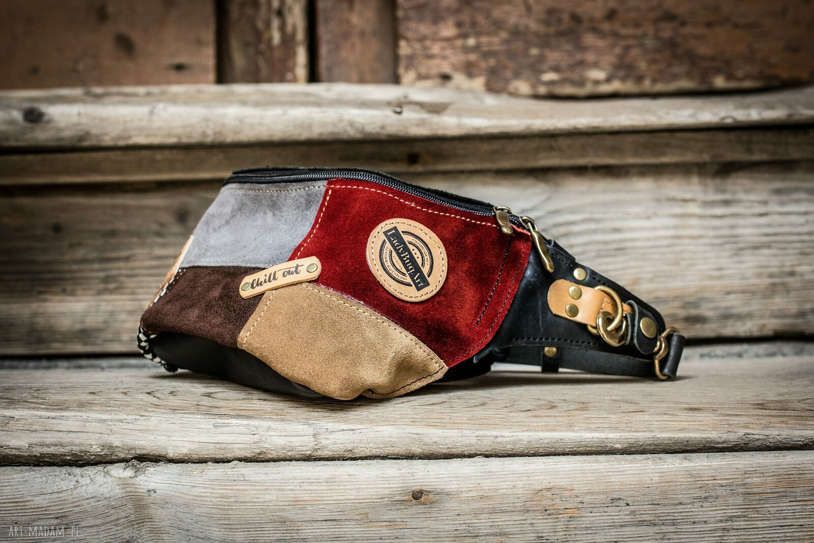 letnia damska nerka wykonana z naturalnej skóry i miękkiego weluru, mała kolorowa torebka od ladybuq