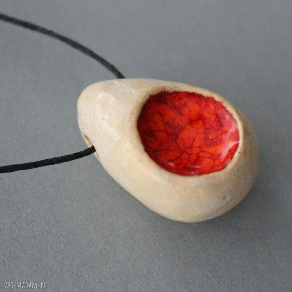 Łezka - ceramiczny wisiorek minimalistyczny (beż i czerwień)