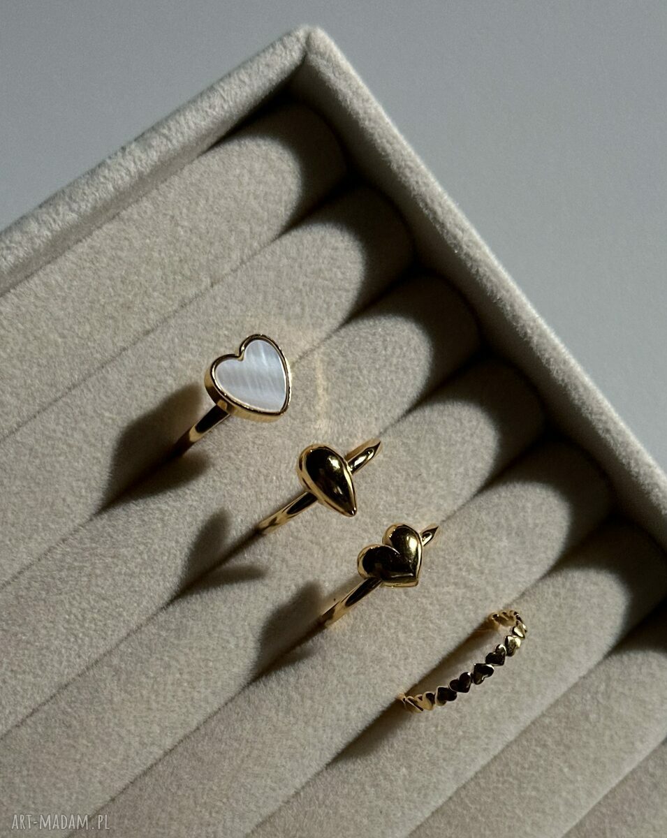 pierścionki: Złoty pierścionek z kroplą ręcznie wykonane