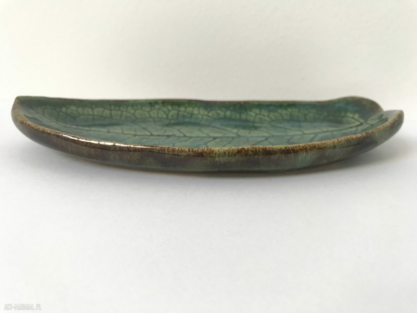 Ceramiczny liść na biżuterię - dekoracyjna podstawka handmade