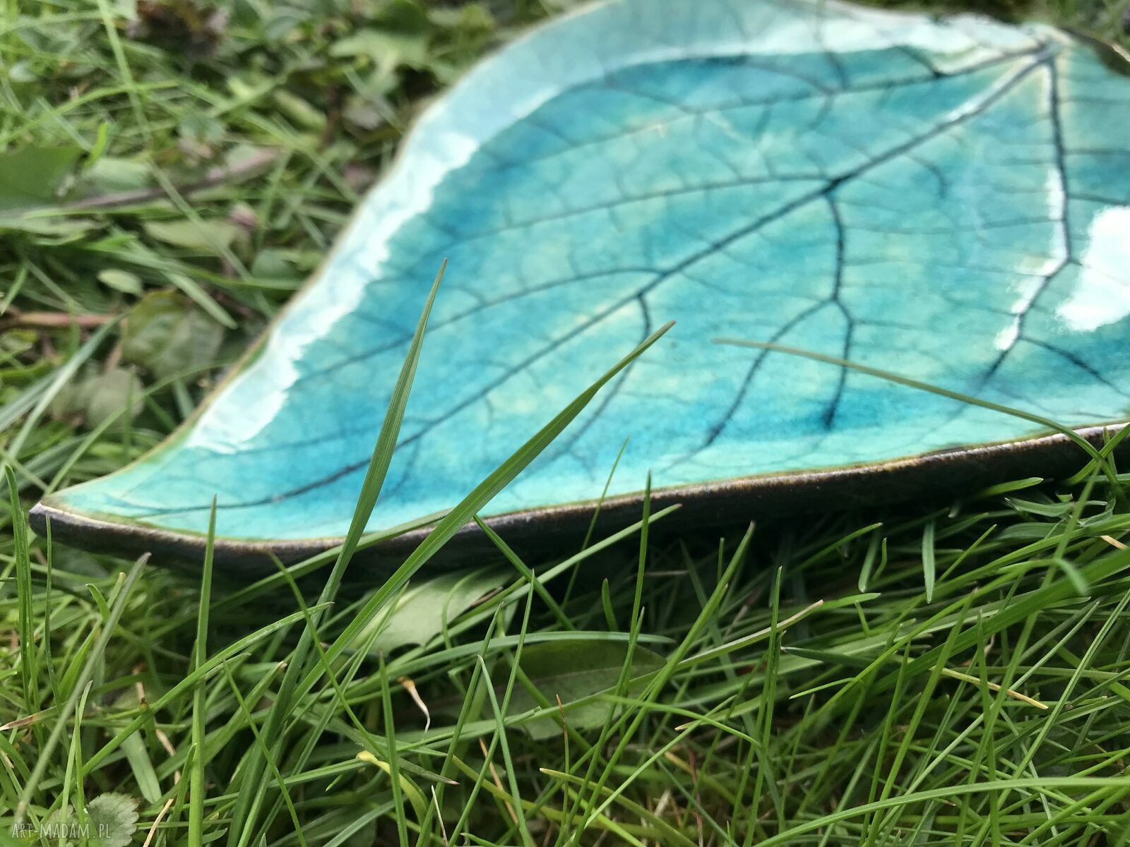 Ręcznie formowany liść ceramiczny - talerzyk ozdobny