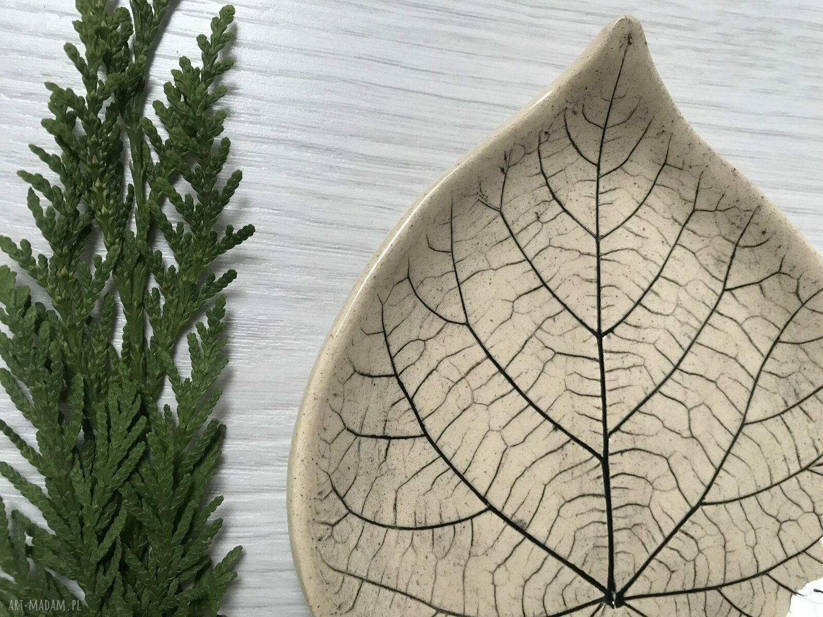 Ceramika „Ana” - liść na biżuterię - talerzyk naturalne dodatki