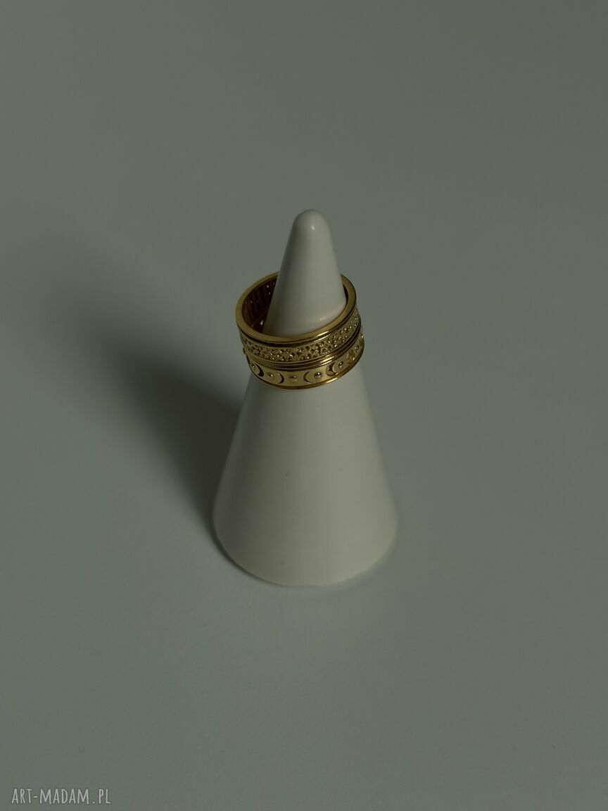 pierścionki: Złota obrotowa obrączka z listeczkami handmade