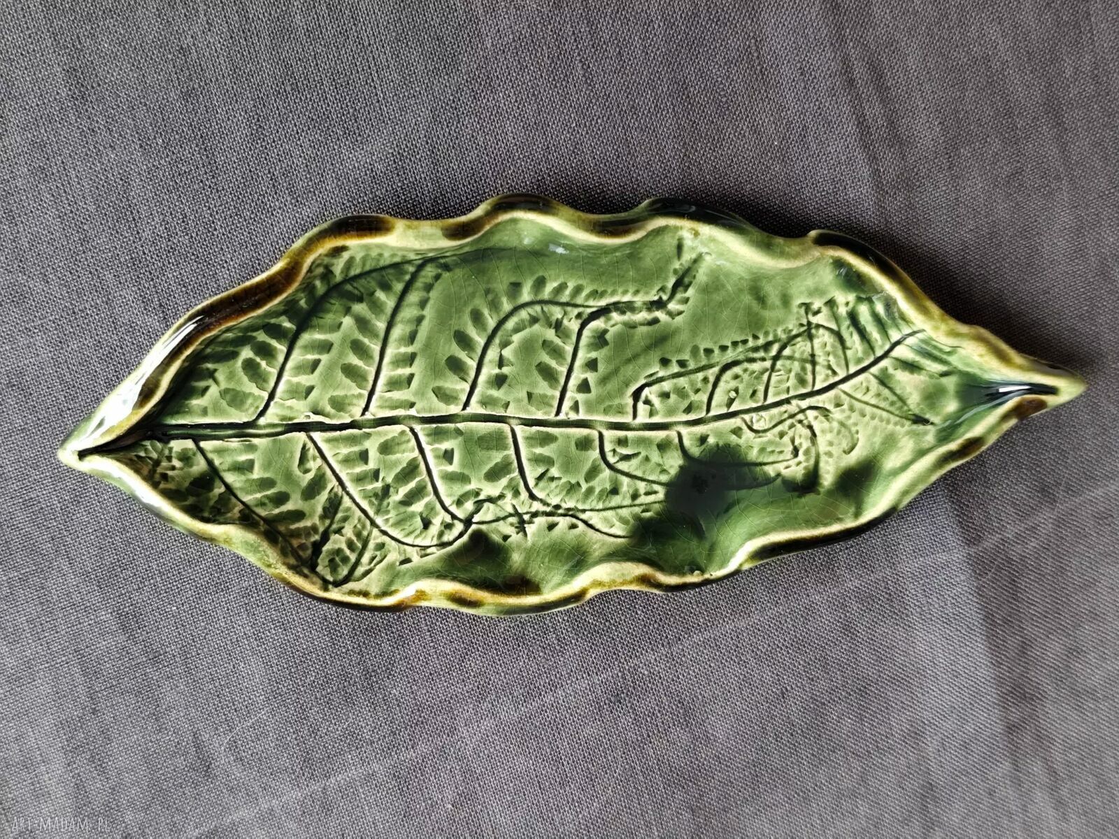 Ceramiczny listek na biżuterię