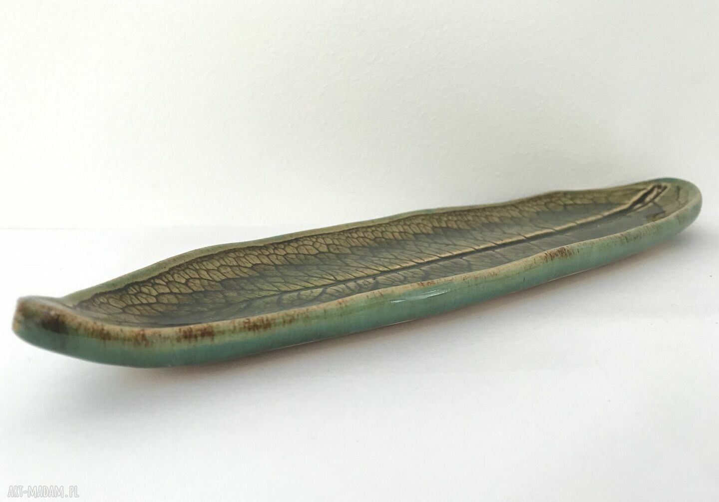 Ceramiczny talerzyk w kształcie liścia
