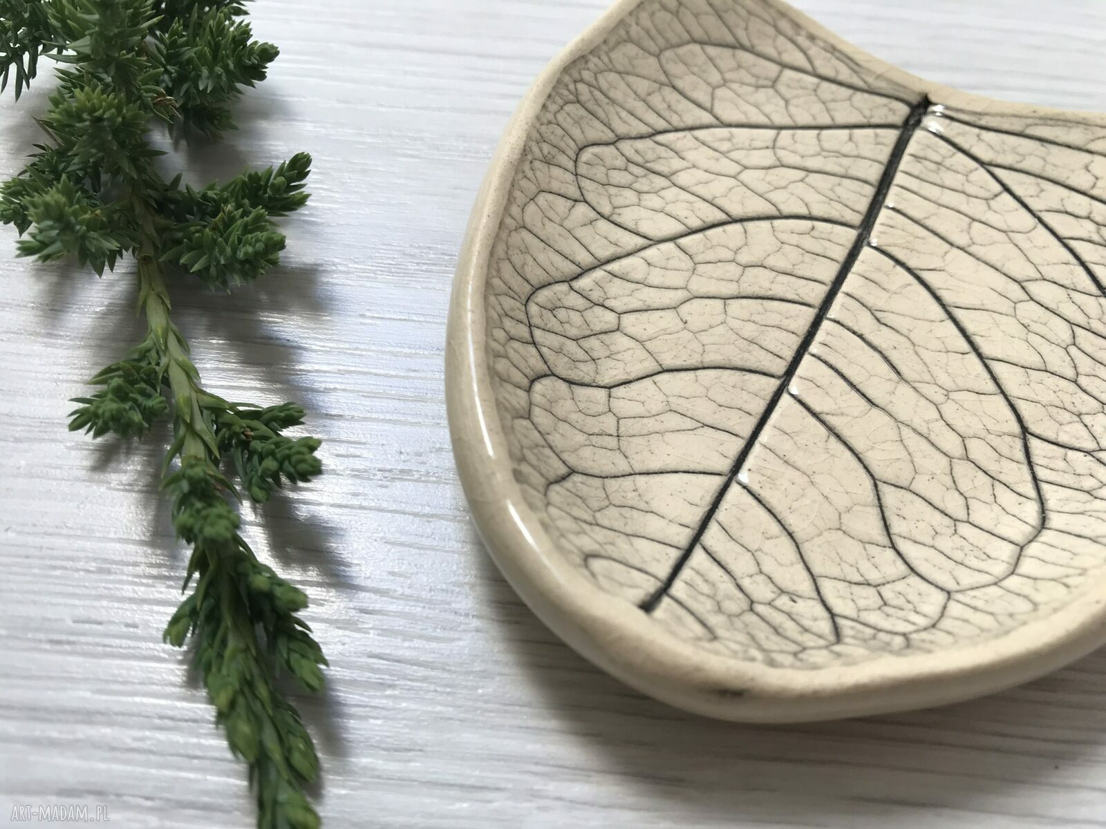 Ceramiczny listek na biżuterię - talerzyk na pierścionki