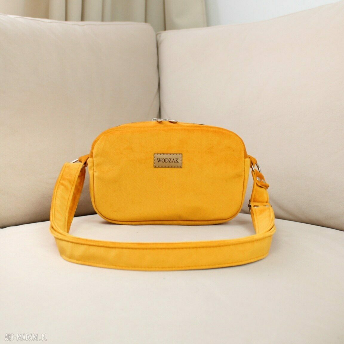 mini: Listonoszka mini z żółtego weluru ręcznie robione