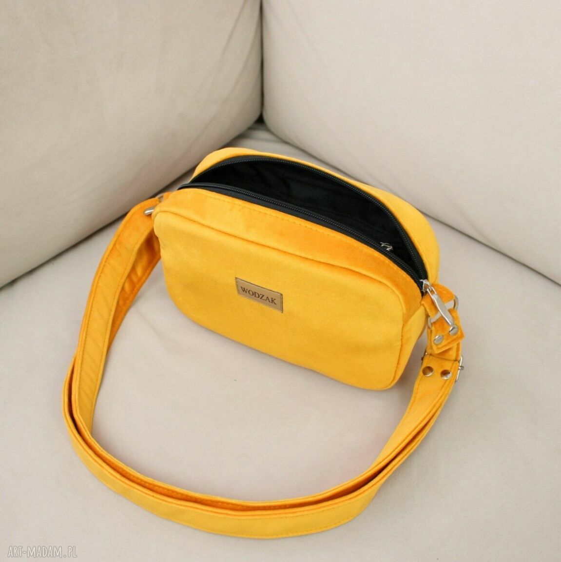 mini: Listonoszka mini z żółtego weluru ręcznie robione