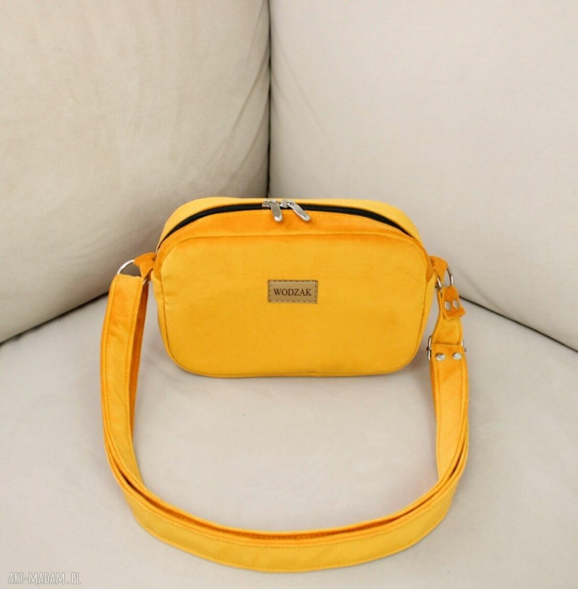 mini: Listonoszka mini z żółtego weluru ręcznie robione