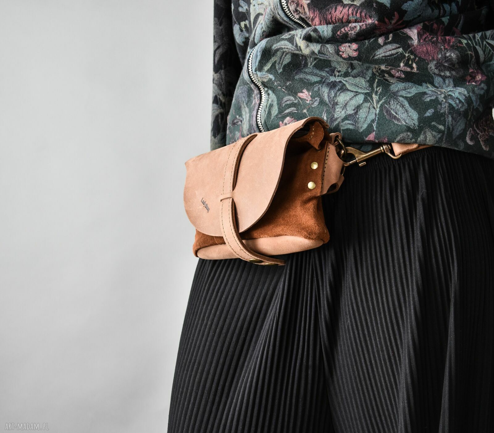 Mała nerka listonoszka patchwork ze skóry i zamszu w stylu vintage