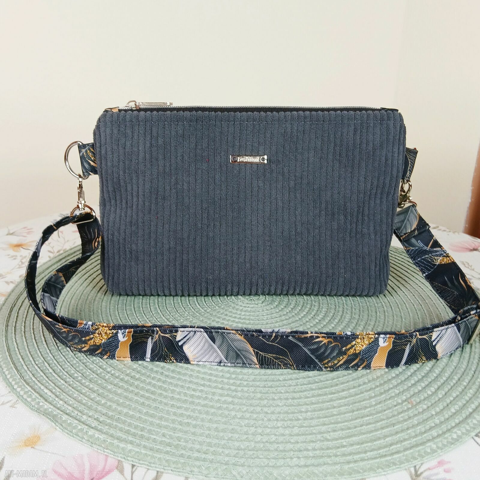 Mała beżowa nerka w kwiaty - damska torebka handmade