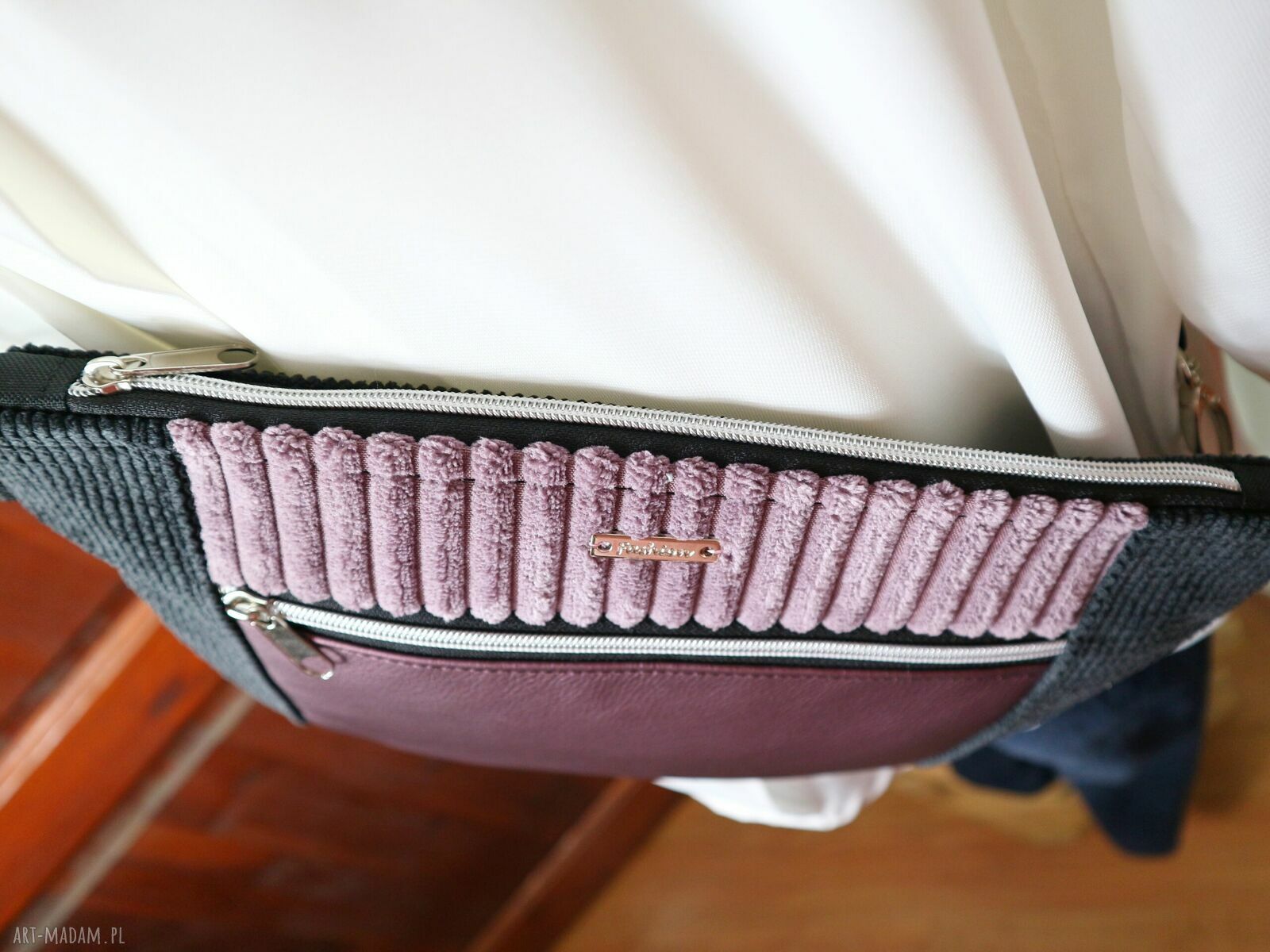 Listonoszka-nerka sztruksowa w kolorze fioletowym Gianna