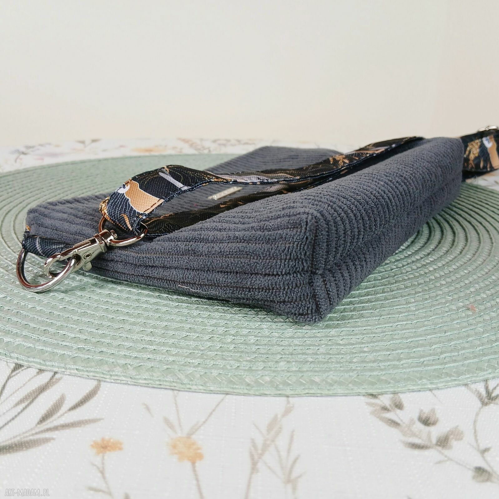 Mała beżowa nerka w kwiaty - damska torebka handmade