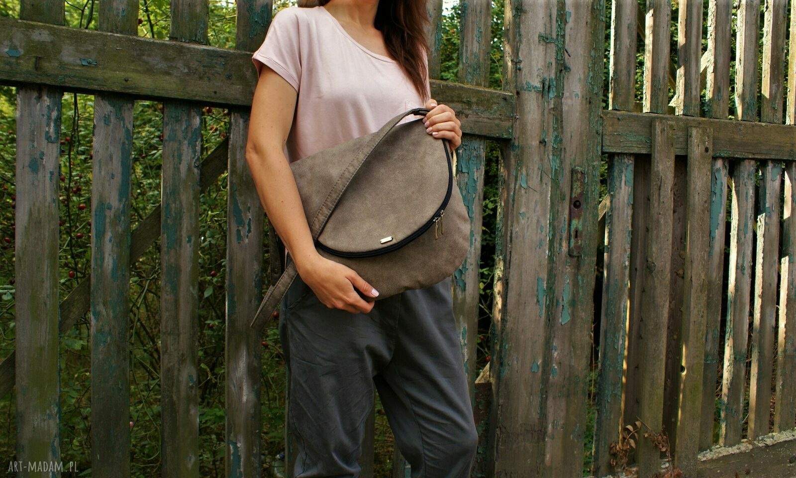 Listonoszka taupe hand made