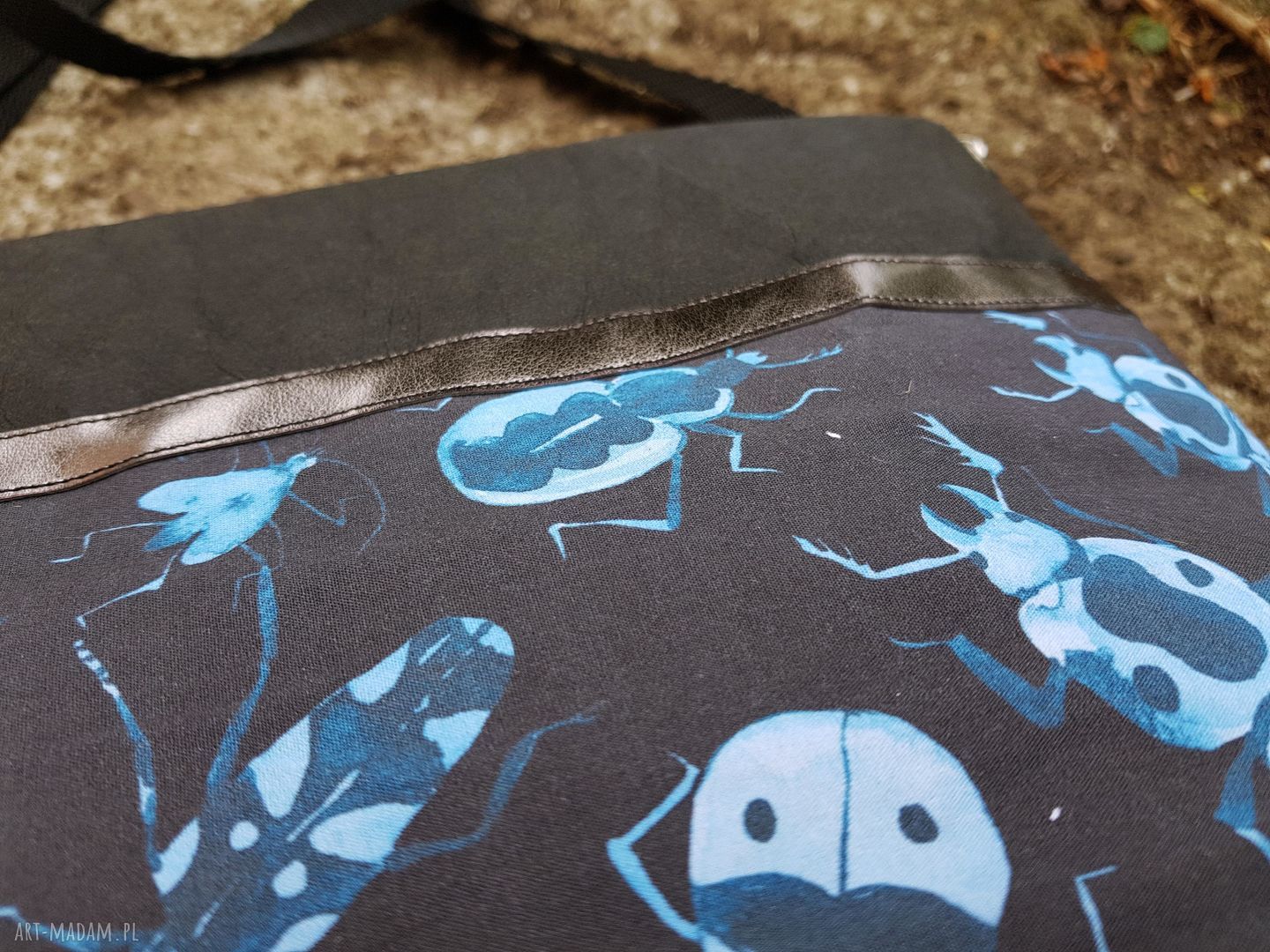 Mini torebka wegańska z papieru wodoodpornego czarna listonoszka