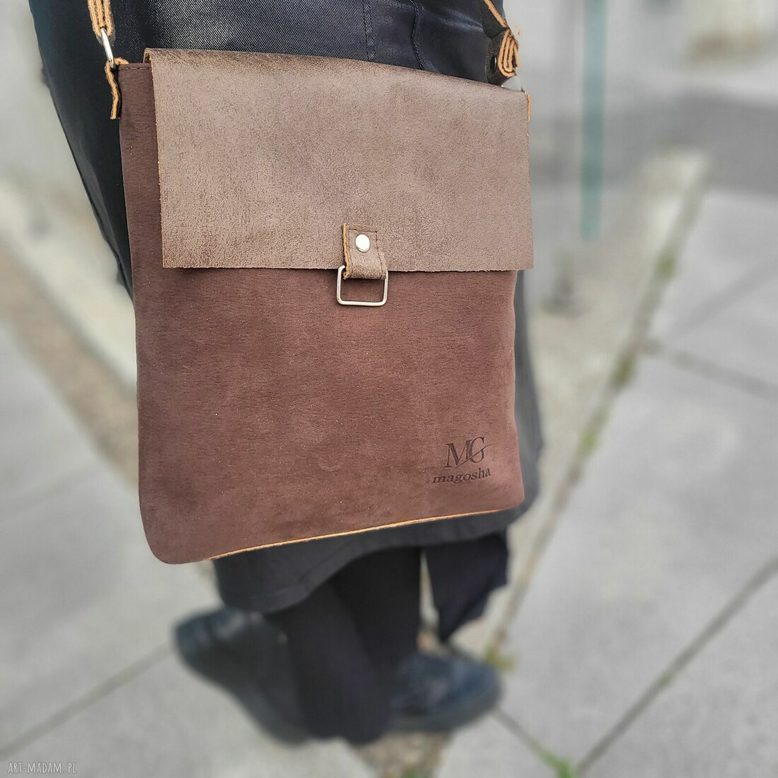 Listonoszka z klapką Ada w czekoladowym brązie - handmade na ramię