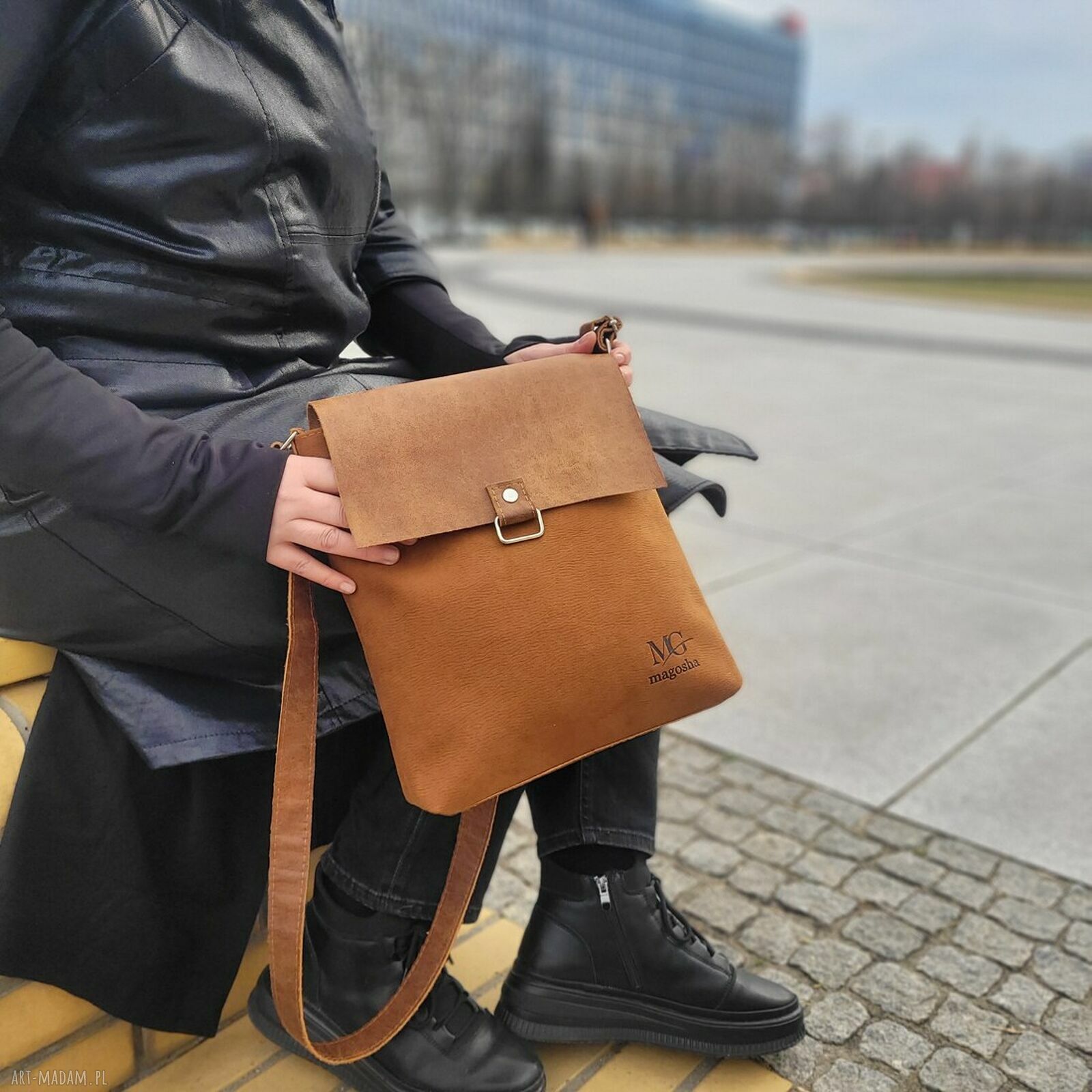 Listonoszka z klapką Ada kolor rudy
