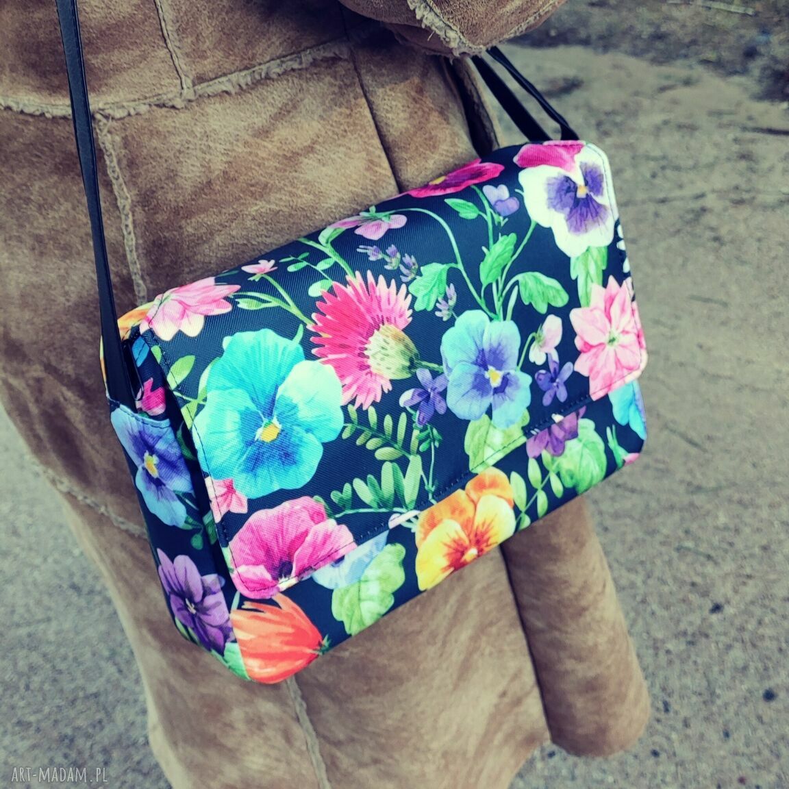 Listonoszka z klapką w bratki - torebka na ramię handmade