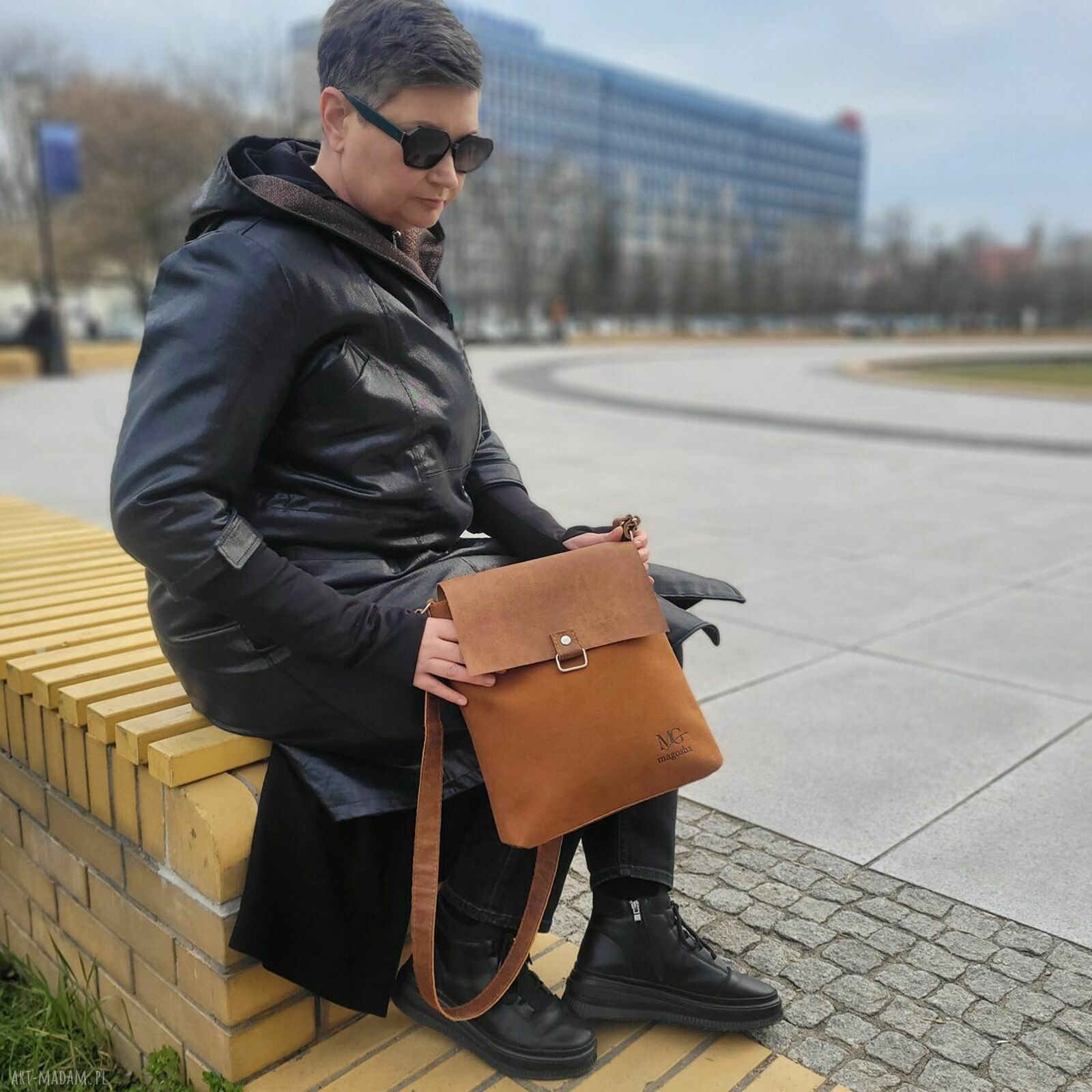 Listonoszka z klapką Ada kolor rudy