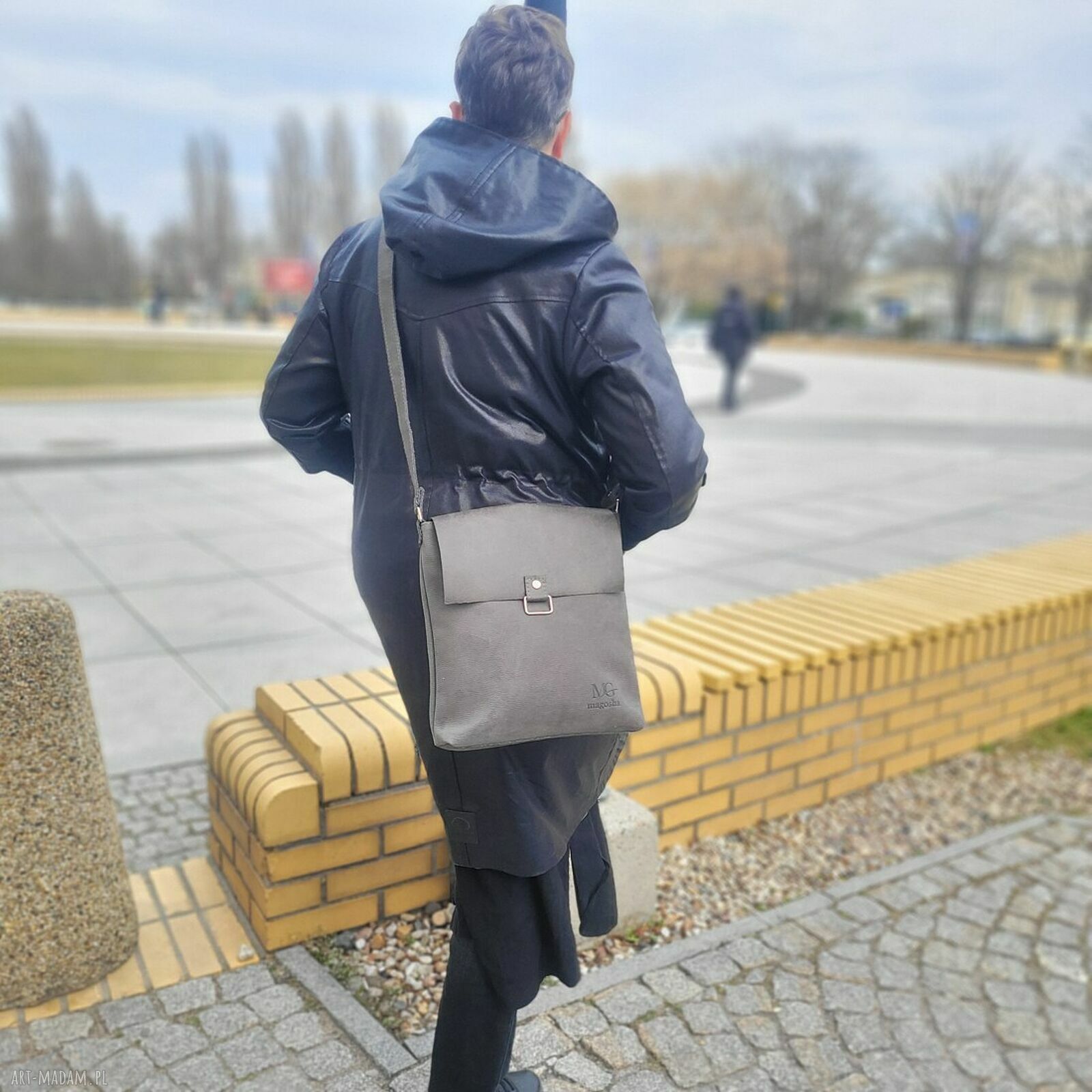 Szara listonoszka z klapką Ada na ramię - ręcznie szyta, wodoodporna