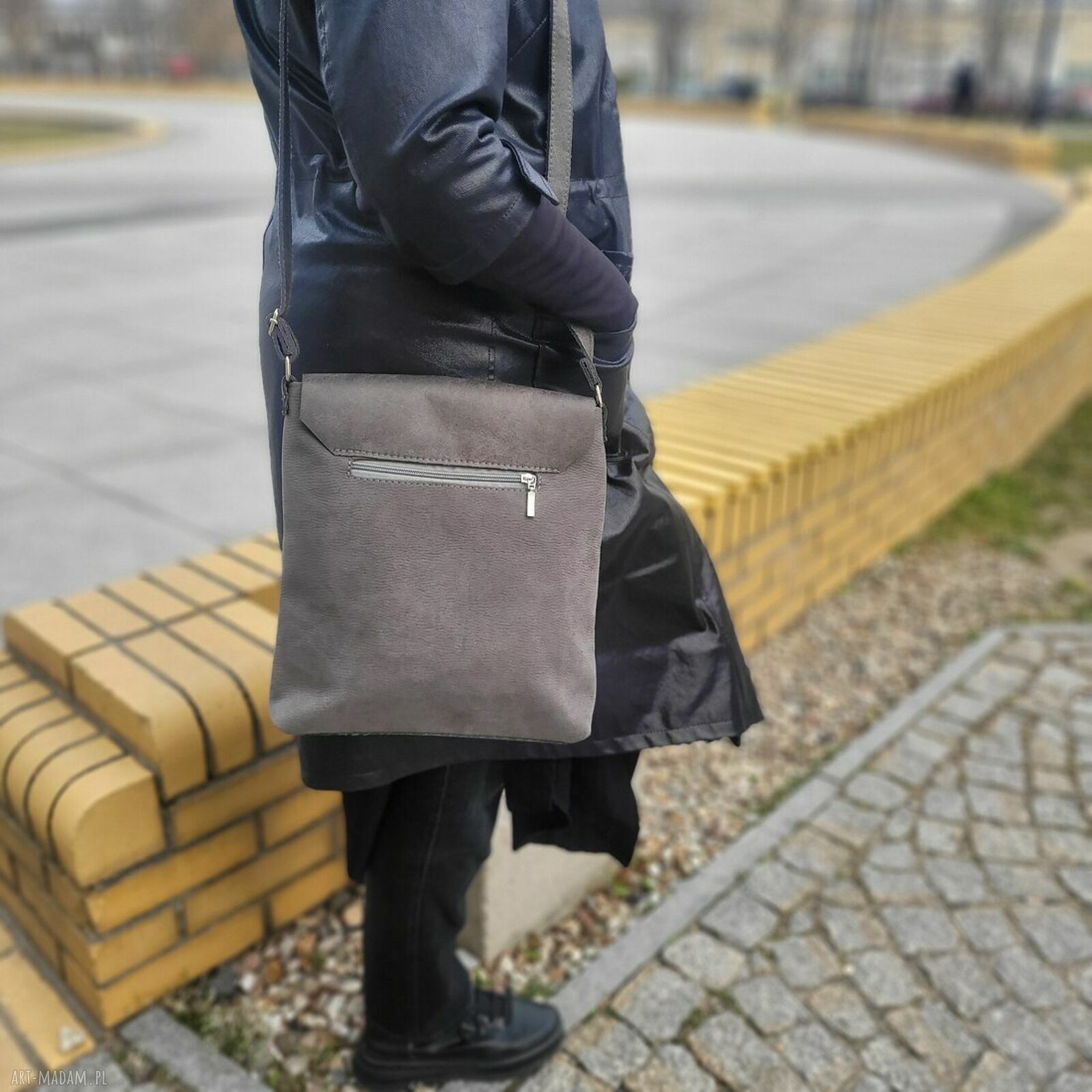 Szara listonoszka z klapką Ada na ramię - ręcznie szyta, wodoodporna